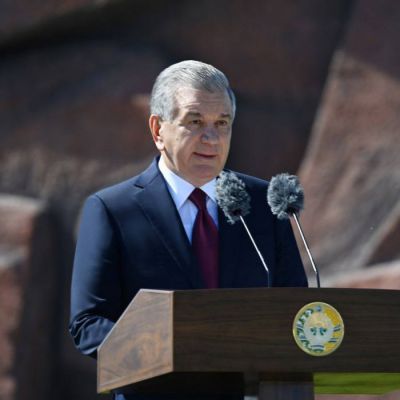 Prezident Shavkat Mirziyoev Urganch shahrida buyuk sarkarda Jaloliddin Manguberdi haykalini ochib berdi.